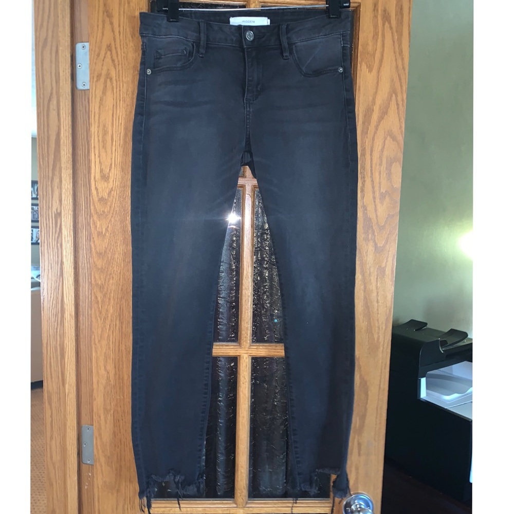 Black Hidden skinny jeans with Frayed ends